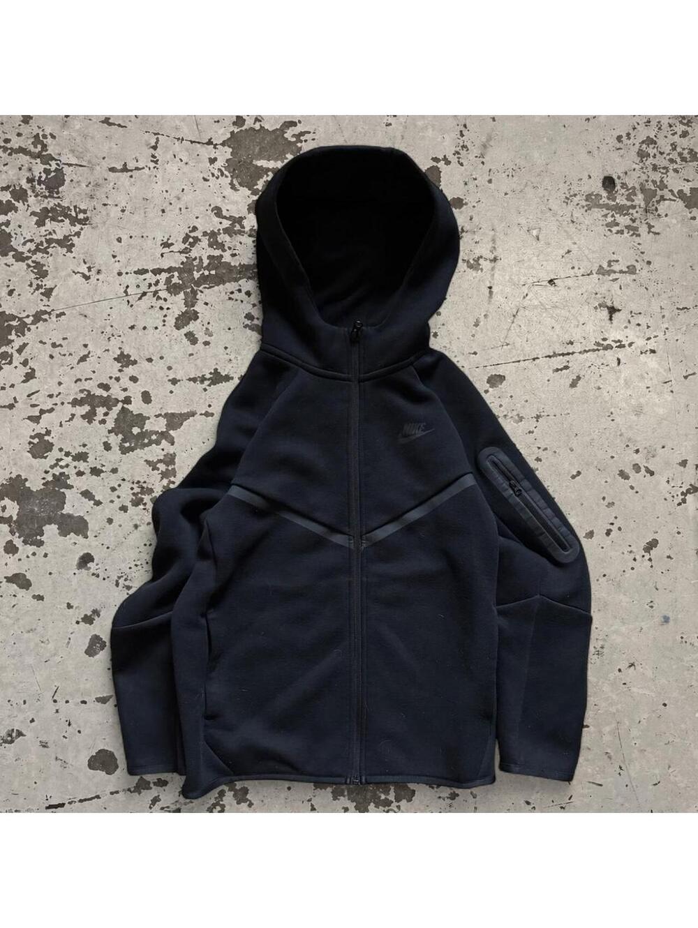 Women’s Nike tech fleece hoodie Size L